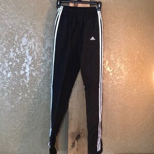 Adidas wind breaker pants like new size small